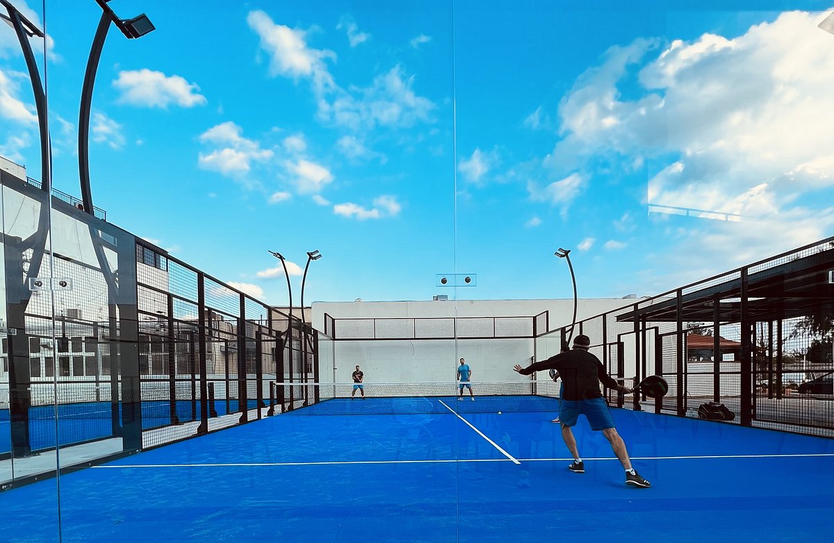 Un grupo líder en canchas de fútbol y básquet ahora apuesta al pádel y prepara su desembarco en Funes